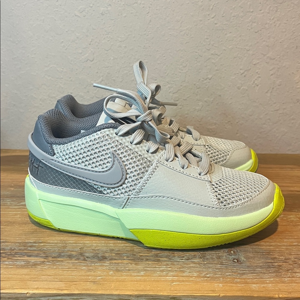 NWOB Nike Ja 1 Boys Size 1 Basketball Shoes Ja Morant Light Silver